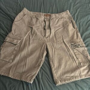 Gray Cargo Shorts with Relaxed Fit and Durable Fabric